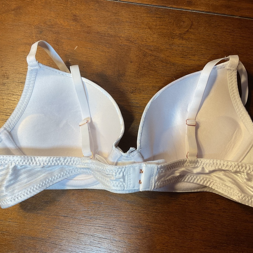 Elegant Cream Striped Bra - Picture 4 of 9